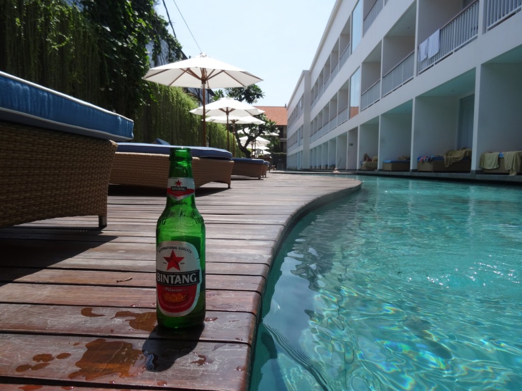 Bintang - das lokale Bier - am Hotelpool