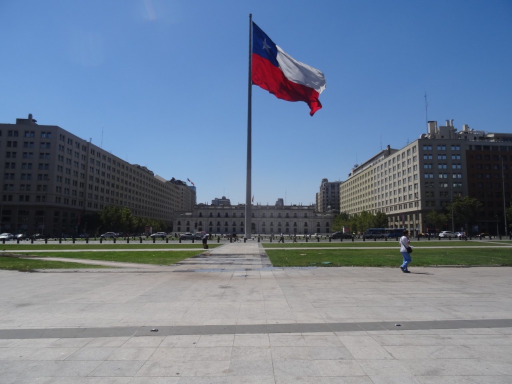 Die Regierung in Chile, mit der gigantischen Flagge