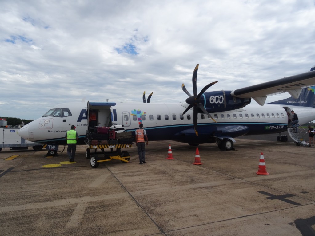 Das Gepäck darf vorne mitfliegen, wir müssen hinten einsteigen