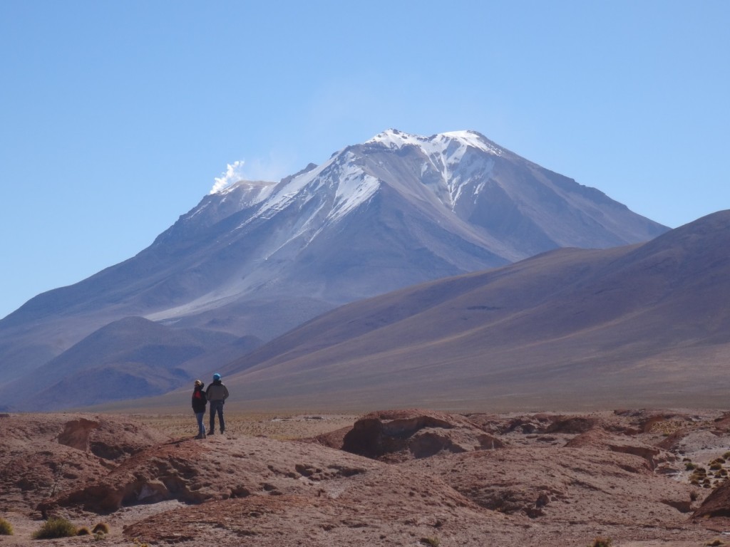 Der Vulkan Ollagüe an der Grenze zu Chile ist aktiv