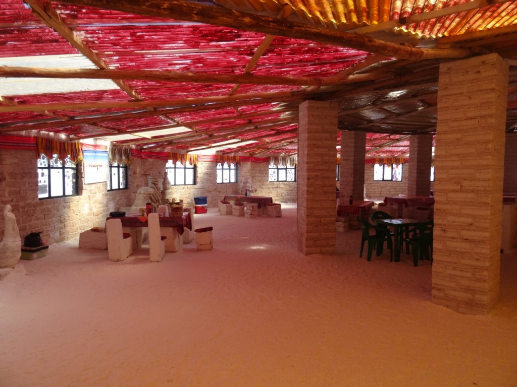 Schliesslich erreichen wir das Salz Hotel. Hier ist alles (was möglich ist) aus Salz.