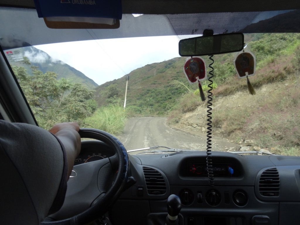 Die Busfahrt ist lange und unbequem