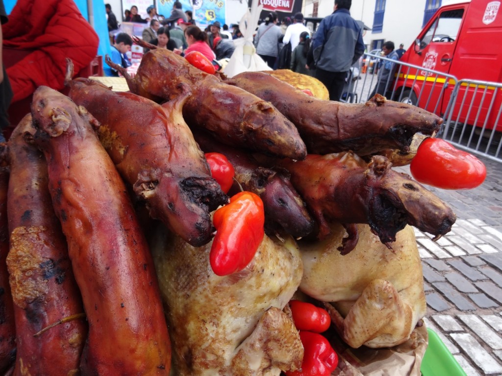 "Cuy" - gebackenes Meerschweinchen - ist eine Spezialität in Perú