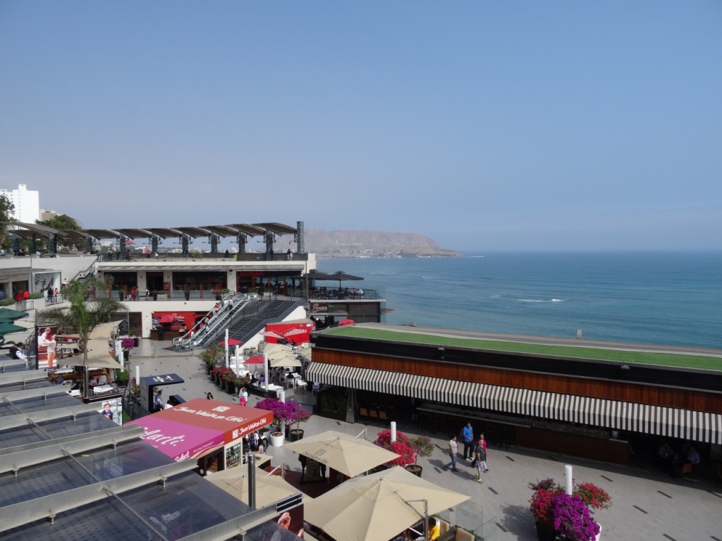 Das moderne Einkaufszentrum Larcomar...