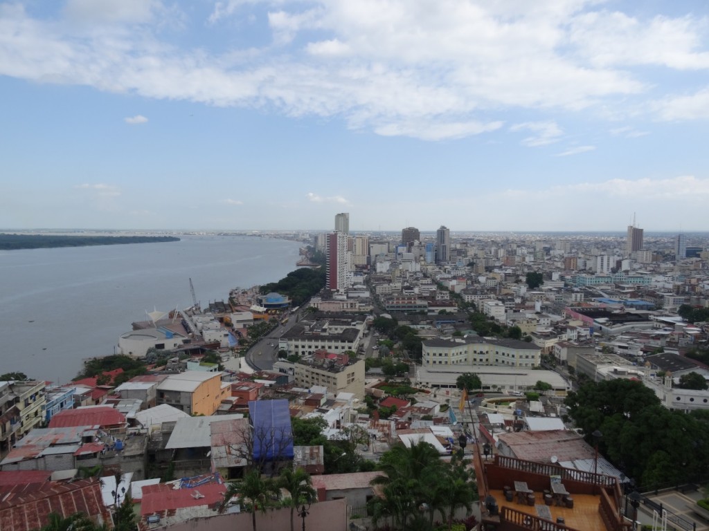 ... von hier aus haben wir eine gute Aussicht auf die Uferpromenade "Malecón 2000"