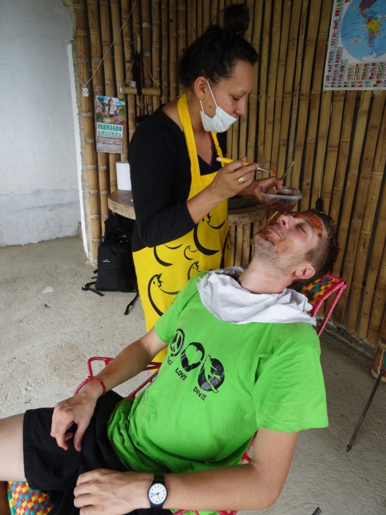 Eine Schokoladen-Gesichtsmaske gibt's auch noch, das soll gut sein für die Haut